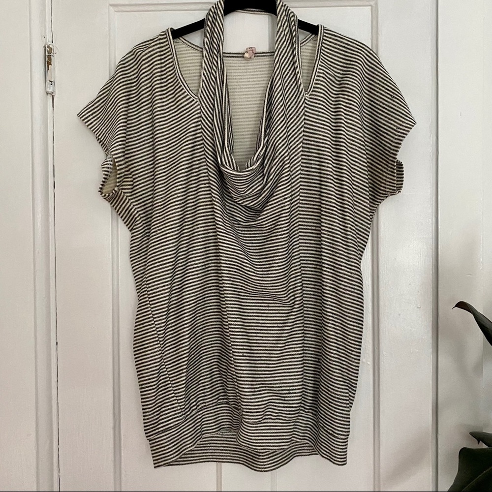 Pink Lotus Short-sleeve Knit Striped Top small